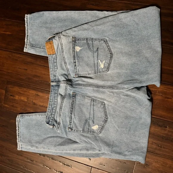 American Eagle Outfitters Light Wash Straight Leg Jeans - Picture 5 of 5